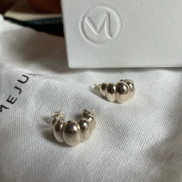 mejuri charlotte puffy hoops - Picture 3 of 5